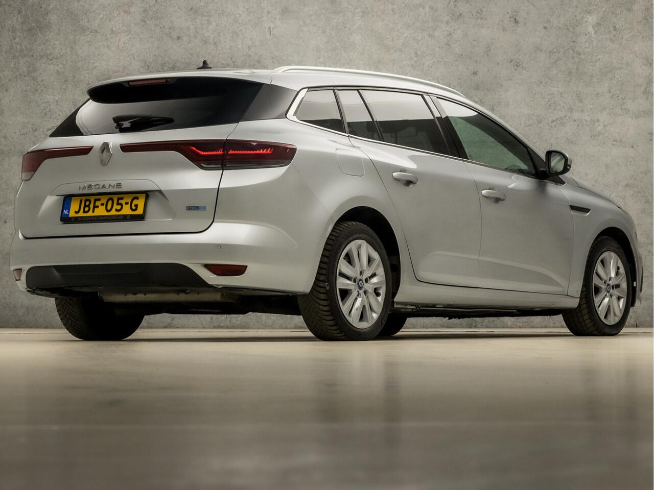 Renault MEGANE Estate 1.6 E-Tech Plug-In Hybrid Sport 160Pk Automaat (VIRTUAL COCKPIT, APPLE CARPLAY, GROOT NAVI, LED KOPLAMPEN, SPORTSTOELEN, PARKEERSENSOREN, CRUISE, NIEUWE APK, NIEUWSTAAT)