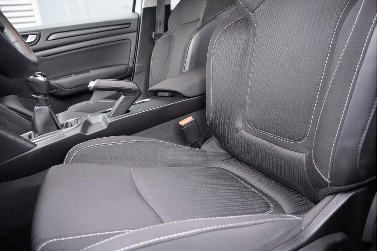 Renault MEGANE Estate 1.3 TCe Zen BJ2020 Led | Pdc | Navi | Trekhaak | App-Connect | Climate control | Cruise control | Getint glas