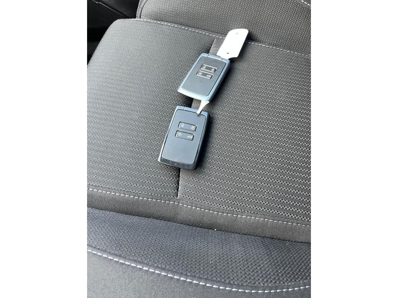 Renault MEGANE Estate automaat 1.6 E-Tech Plug-In Hybrid 160 Business Edition One navi parkeersensoren etc etc incl thuislader