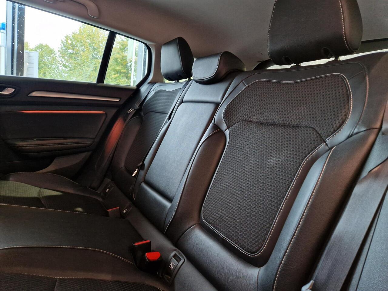 Renault MEGANE Estate 1.3 TCe 160 Bose | NAVIGATIE | ADAPTIVE CRUISE CONTROL | ACHTERUITRIJCAMERA | PARKEERSENSOREN RONDOM