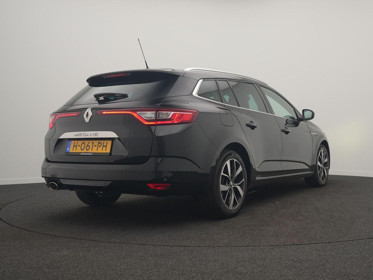 Renault MEGANE Estate TCe 140 Bose - Occasion Lease vanaf ¤589 p/m - RIJKLAARPRIJS - Achteruitrijcamera - Elektrisch Glazen Schuif/Kanteldak - Dealeronderhouden