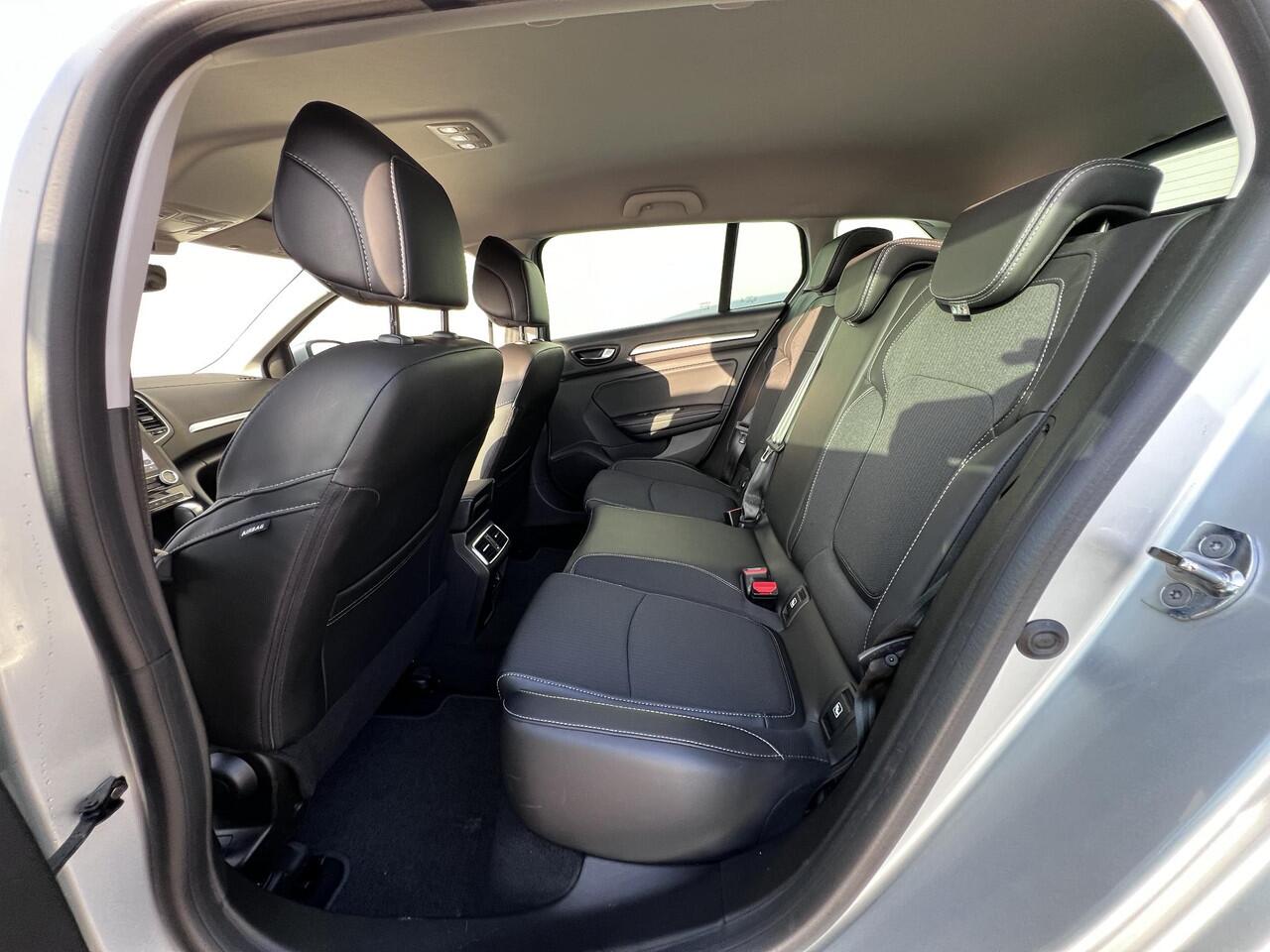 Renault MEGANE Estate 1.6 E-Tech Plug-In Hybrid 160 Techno / Dealer onderhouden / EAER 51 km / Navigatie / HUD / Stuur- en stoelverwarming / Apple Carplay Android / 17" LM wielen / Camera / Parkeerassistent /