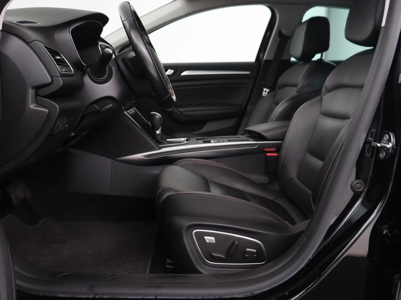 Renault MEGANE 1.6 E-Tech Plug-In Hybrid 160 Business Edition One | Leder | Stoelverwarming | Trekhaak | Carplay | Stuurverwarming | Keyless | Full LED | Navigatie | Climate control | Plug In