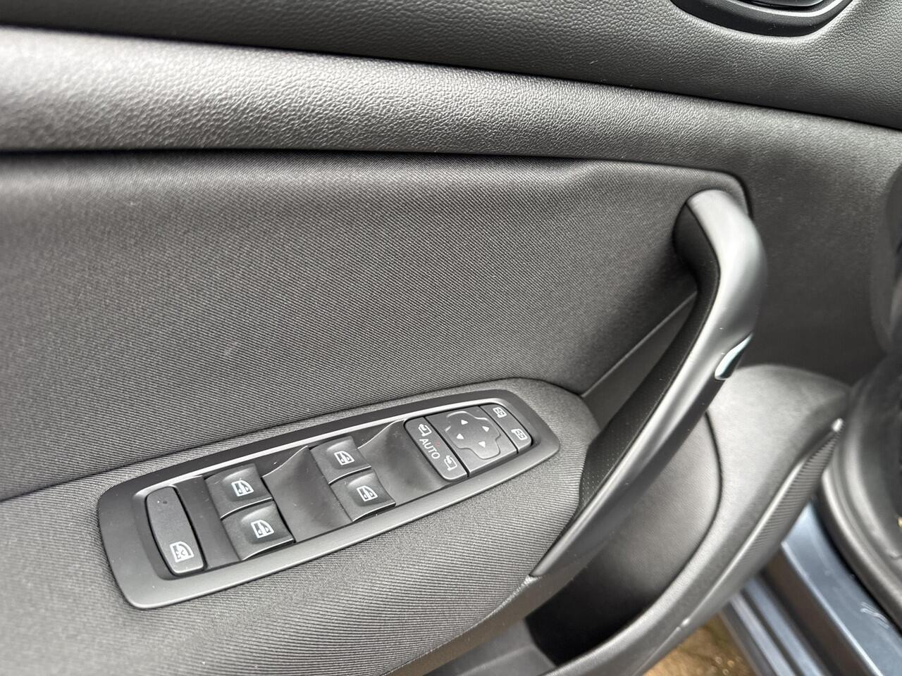 Renault MEGANE Estate 1.3 TCe 140 Equilibre / Incl 12 Maanden BOVAG garantie