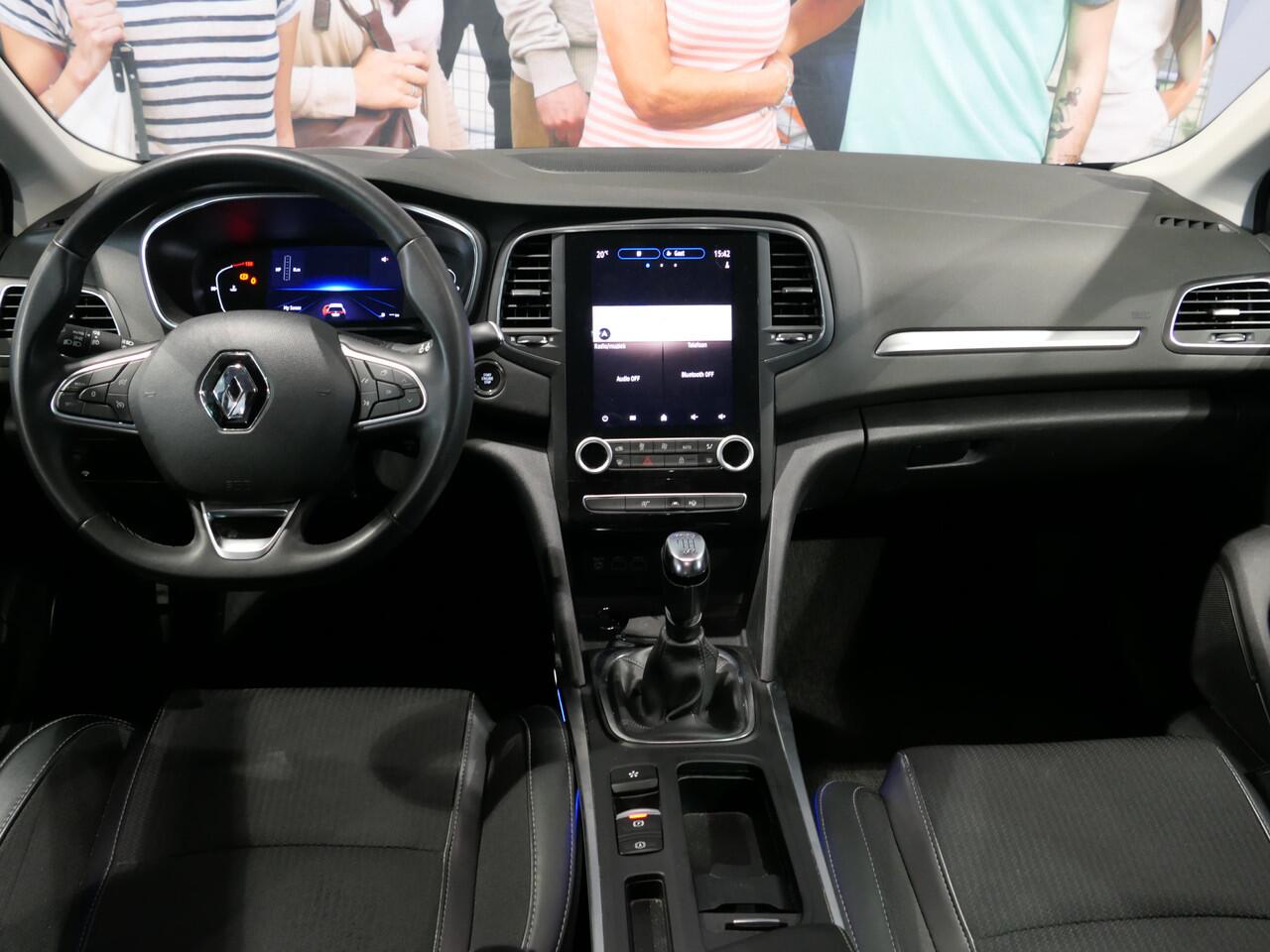 Renault MEGANE Estate 1.3 TCe Intens * Vraag naar beschikbaarheid * - Camera, dode hoek detector, head-up display, parkeerassistent