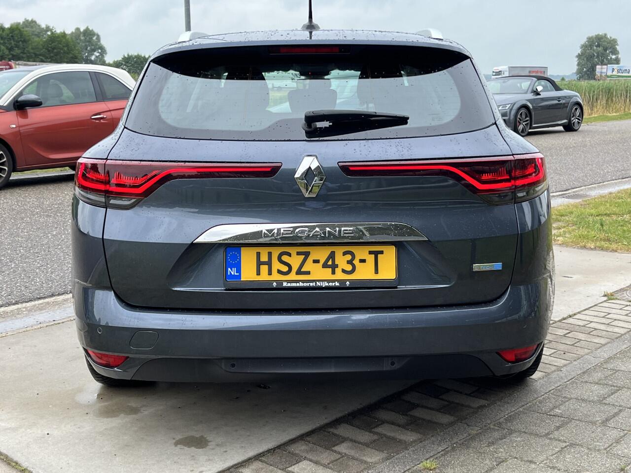 Renault MEGANE Estate 1.6 E-Tech Plug-In Hybrid 160 Business / Automaat / Apple Carplay - Android Auto / PDC V+A / Keyless / Climate /