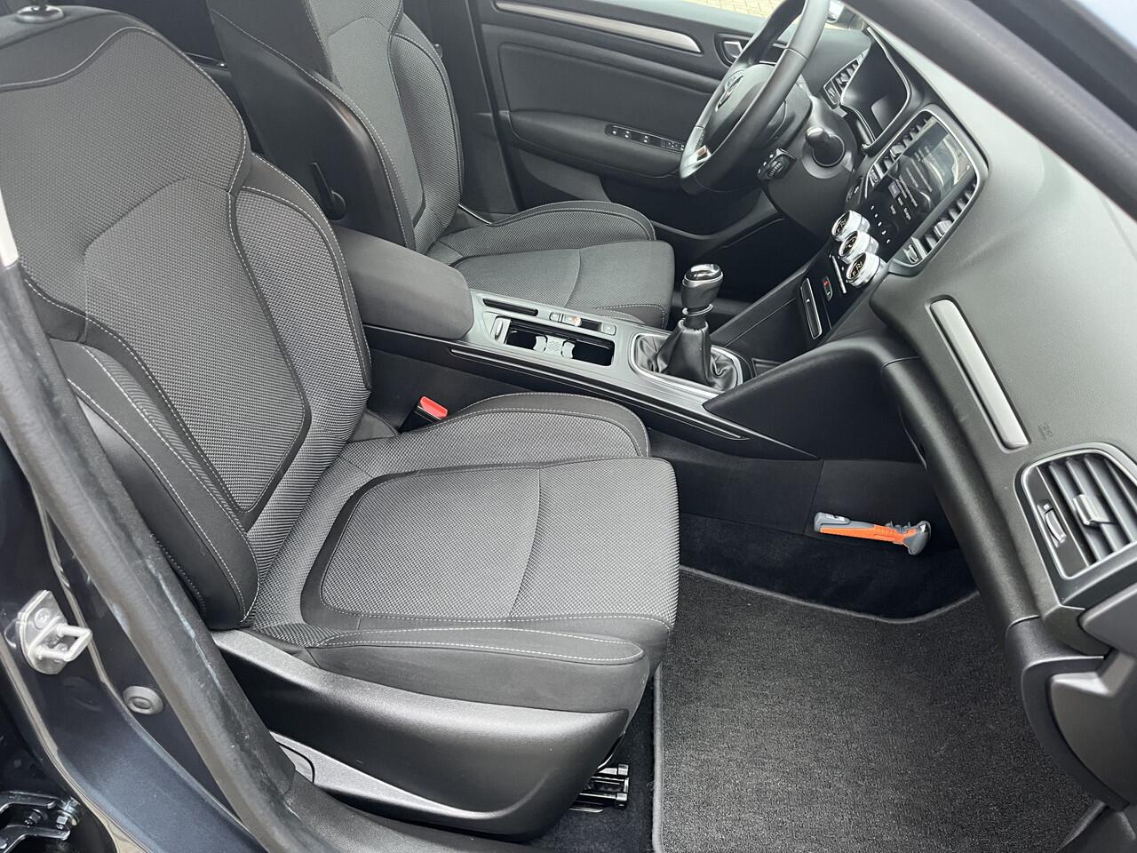 Renault MEGANE Estate 1.3 TCe 140 Equilibre Led / Clima / LMV 50%deal 8475,- ACTIE