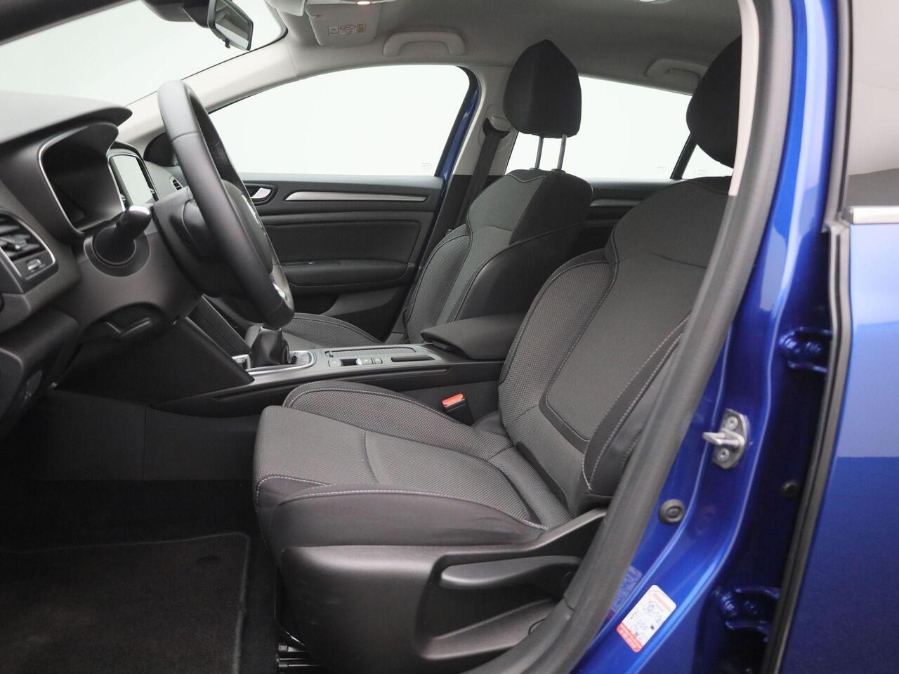 Renault MEGANE Estate 1.3 TCe 140 PK Equilibre Navigatie | Climate Control | Cruise Control | Parkeersensoren Voor en Achter | Apple Carplay & Android Auto