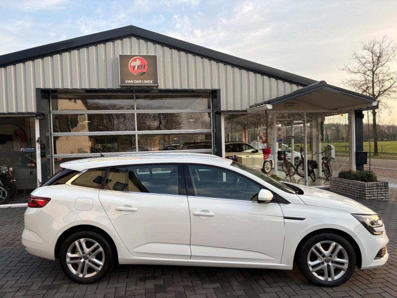 Renault MEGANE 1.3 TCE ZEN, Cruise control, Navigatie,Airco, All-in prijs inclusief apk en afleverbeurt!