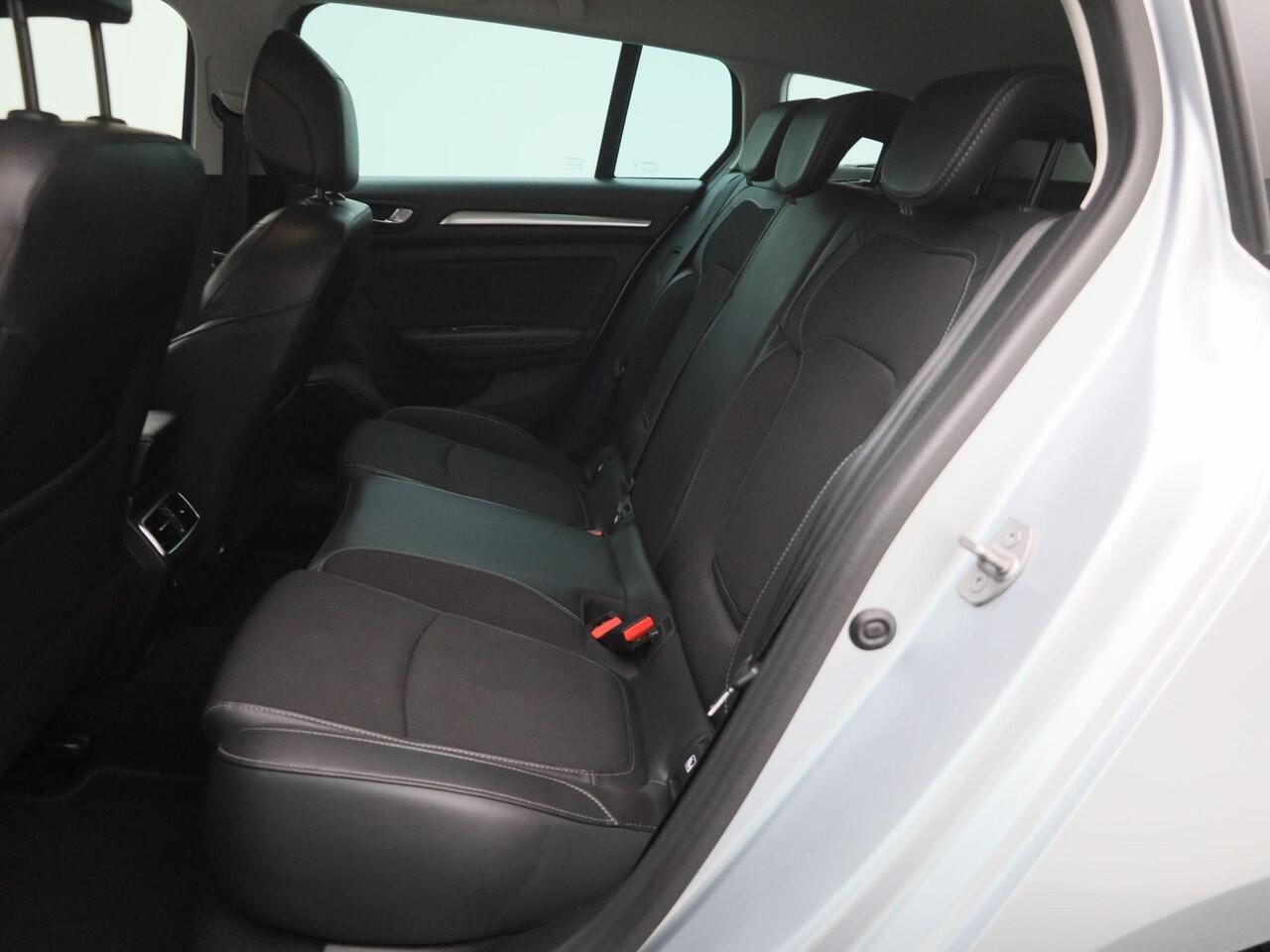 Renault MEGANE Estate 1.3 TCe 140 Techno | Navi / Camera / Trekhaak / LM Velgen