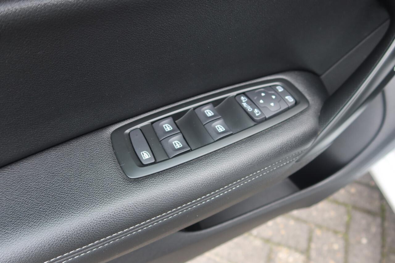 Renault MEGANE Estate 1.3 TCe 140PK Intens I TREKHAAK I PDC I CLIMA