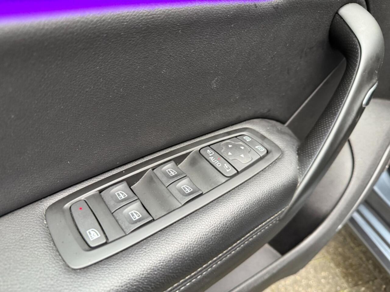 Renault MEGANE 1.3 TCE 160pk Edition 1,LED,Leer,HUD,Driving Assistant