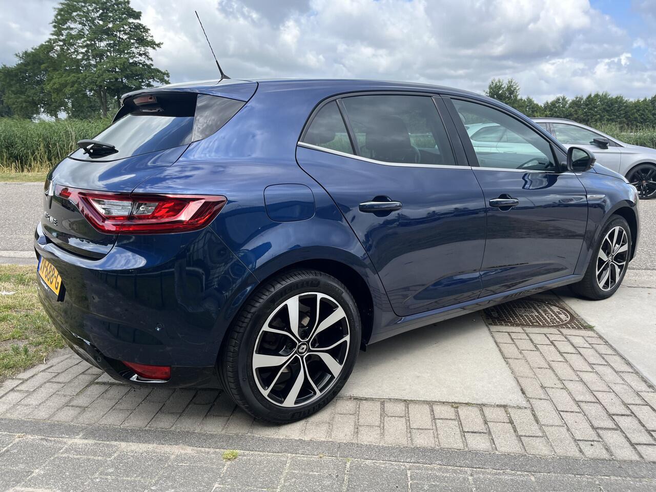 Renault MEGANE 1.3 TCe Bose 140PK / Camera / Groot scherm / Aut. Parkeren / Clima / Cruise /