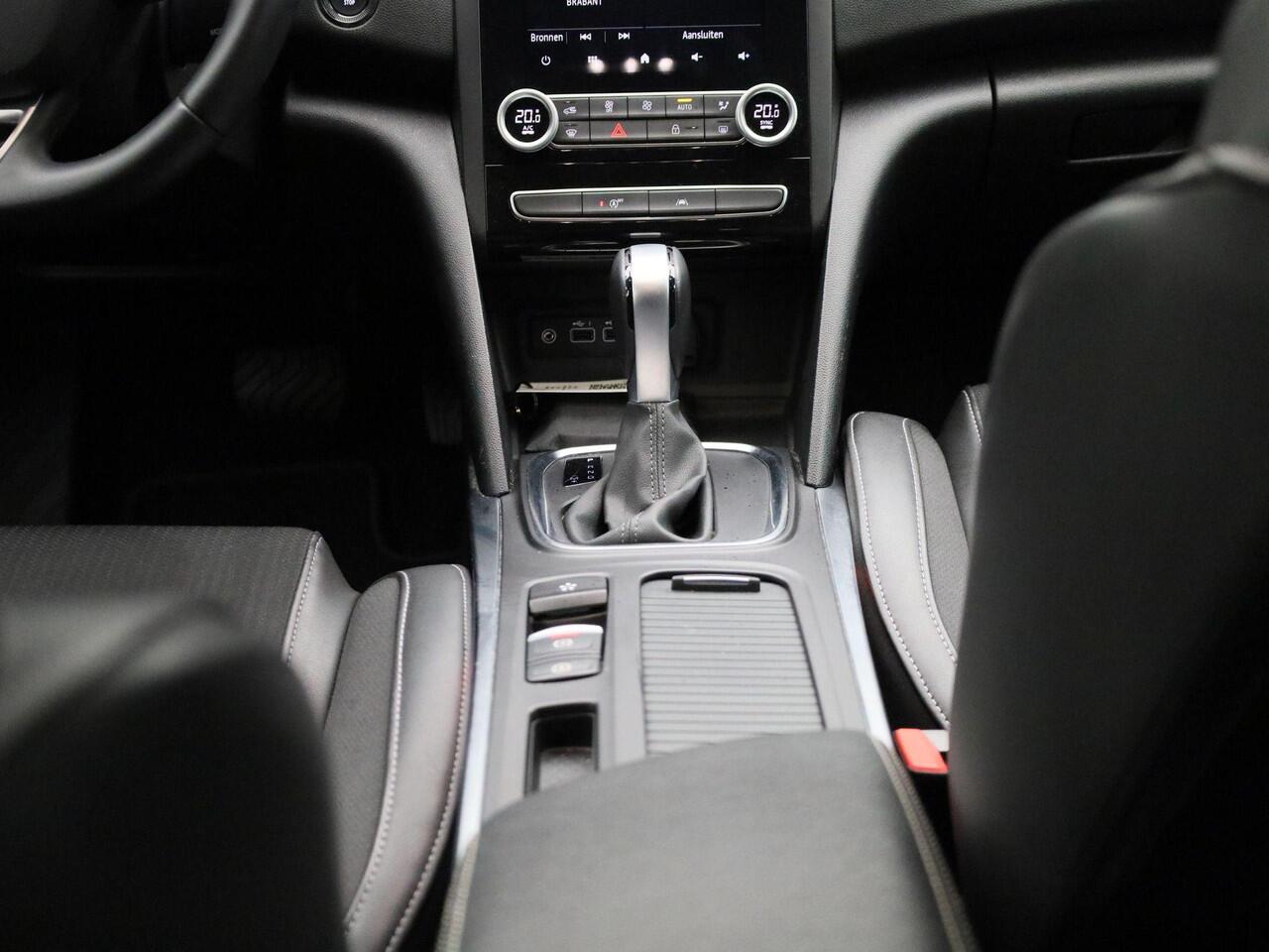 Renault MEGANE Estate 1.3 TCe 140Pk Techno | Trekhaak | 1700kg Trekvermogen | Apple/Android Carplay | Achteruitrijcamera | Parkeersensoren Rondom | Keyless entry