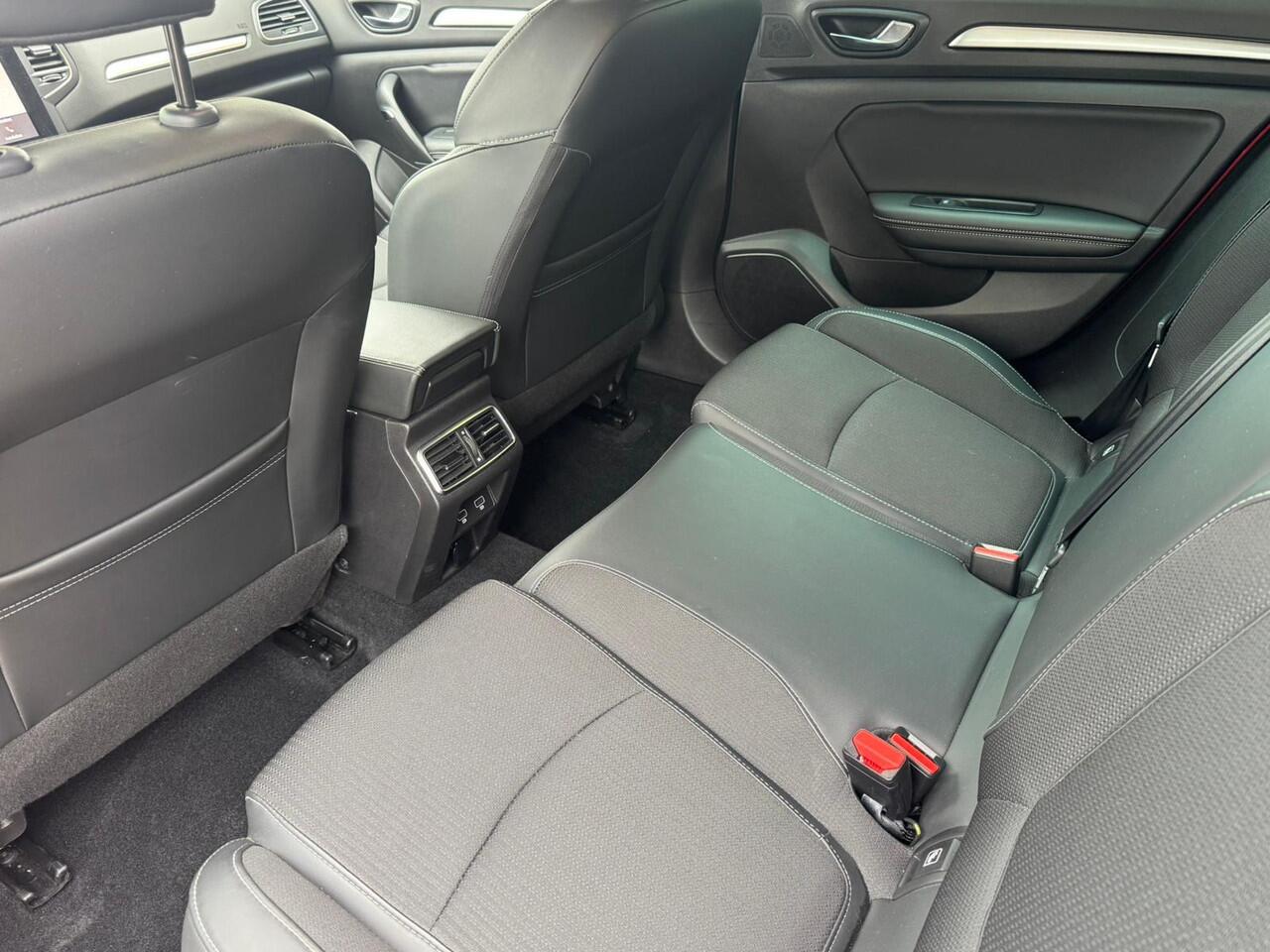 Renault MEGANE Estate TCe EDC 140 Intens | Dealeronderhouden |