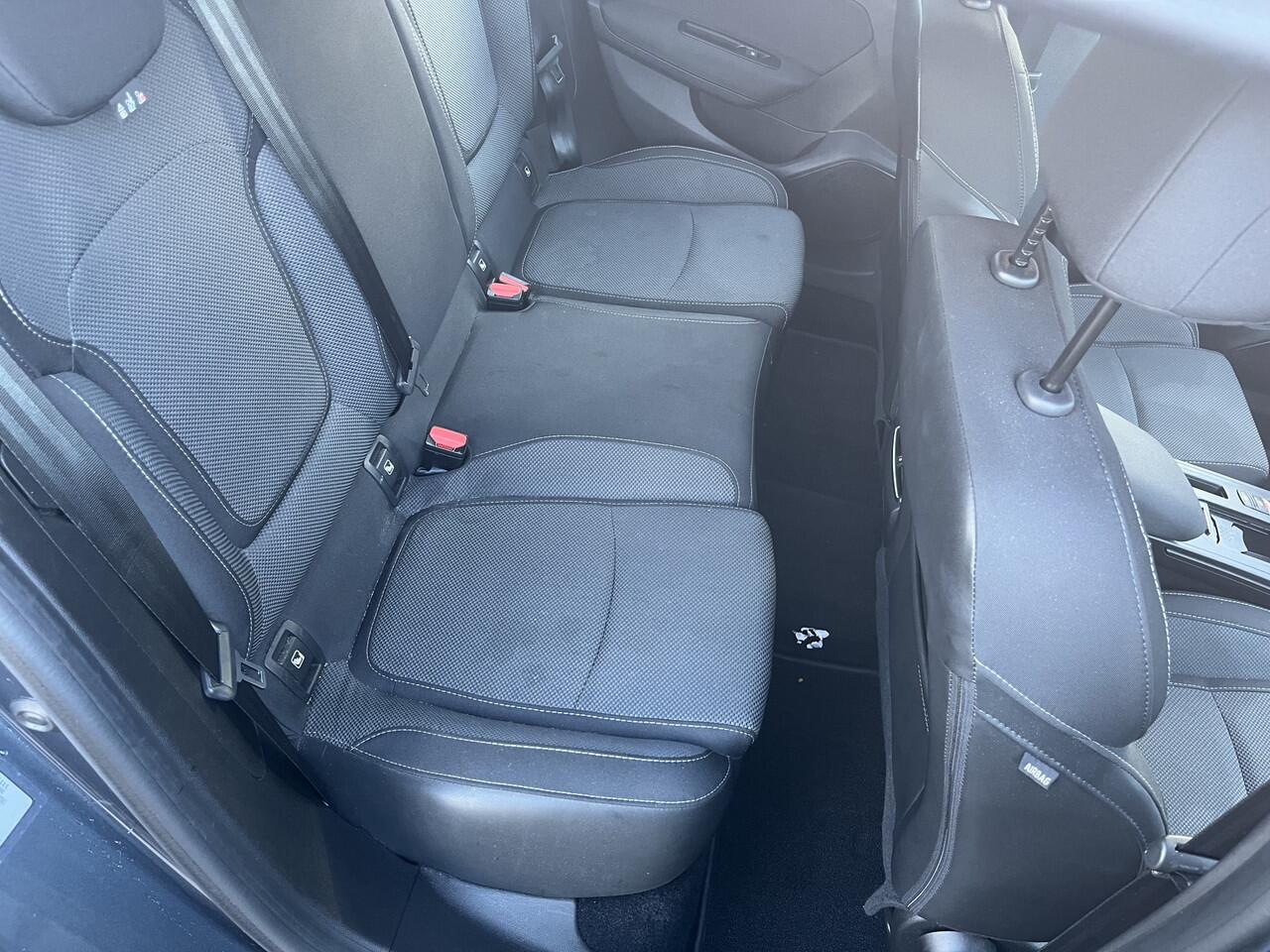 Renault MEGANE Estate 1.3 TCe 140 Equilibre Led / Clima / LMV 50%deal 8475,- ACTIE