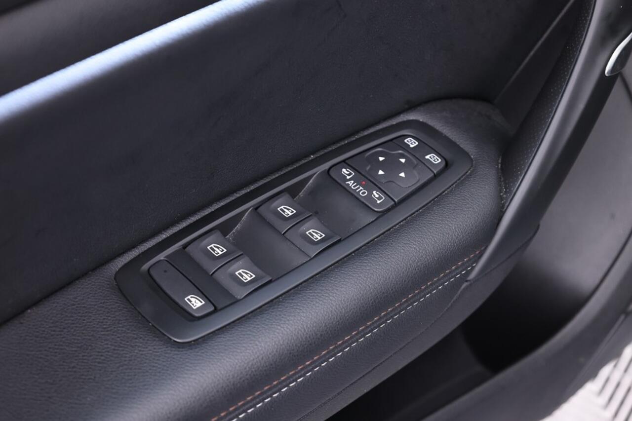 Renault MEGANE Estate 1.6 E-Tech Plug-In Hybrid 160 Business Edition One | PANORAMADAK | LEDER