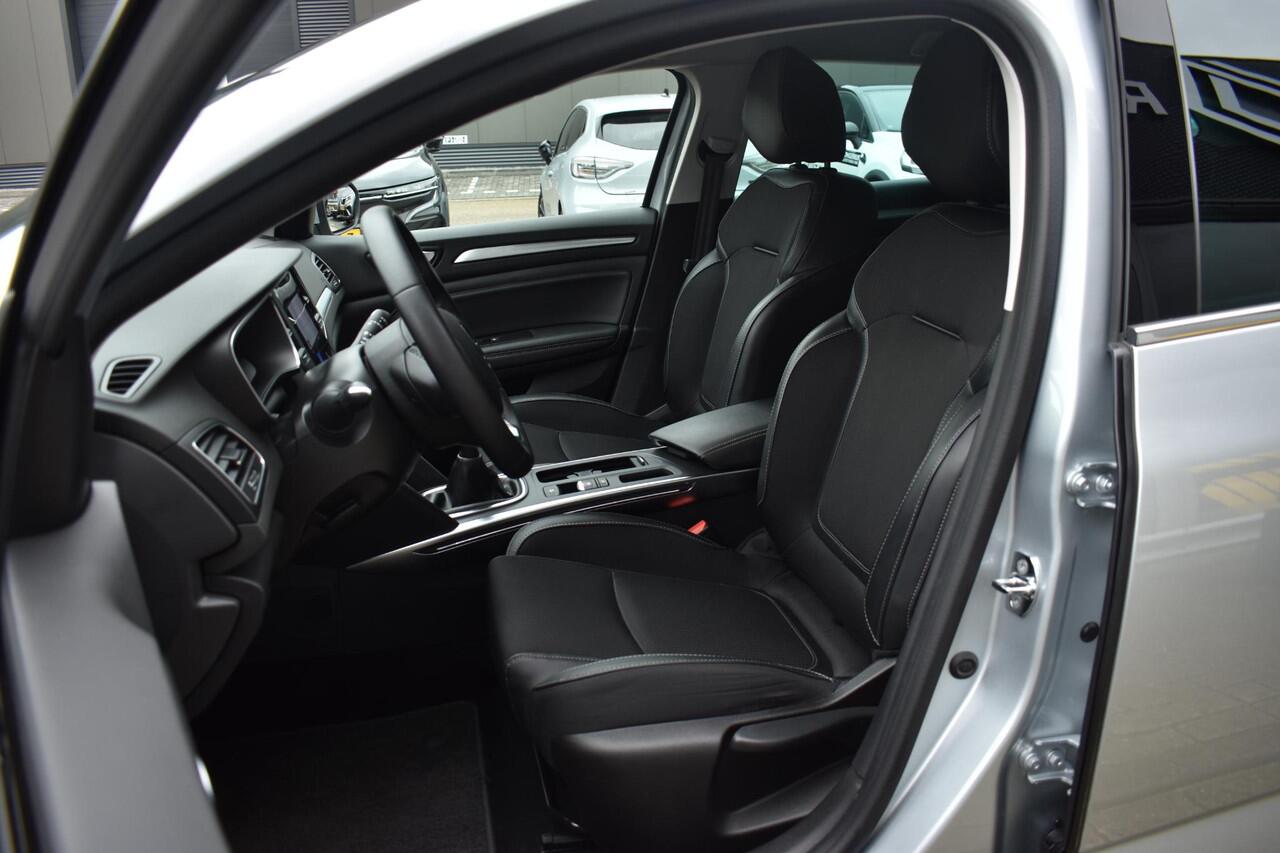 Renault MEGANE Estate TCe 140 Techno | CAMERA | NAVI | CRUISE CONTROL | APPLECARPLAY/ANDROIDAUTO | ALL-SEASONBANDEN | CLIMATE CONTROL | PDC | LMV