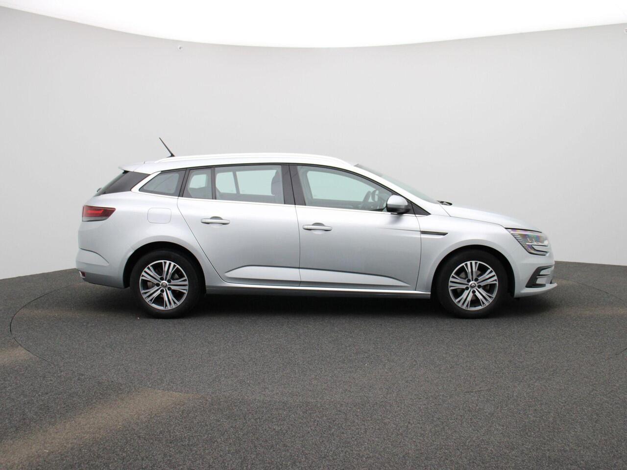 Renault MEGANE Estate TCe 140 Equilibre | Easy Link multimediasysteem met Apple CarPlay & Android Auto | Climate Control | Pack Style = lichtmetalen velgen + dakrails | Metaalkleur | Parkeersensoren v+a |