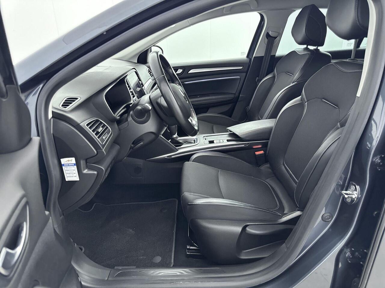 Renault MEGANE Estate 1.6 E-Tech Plug-In Hybrid 160Pk Intens Automaat | Navigatie | Bose geluidssysteem | Apple & Android Carplay | Parkeersensoren & Camera | Climate Control | Head-up Display | All Season Banden |