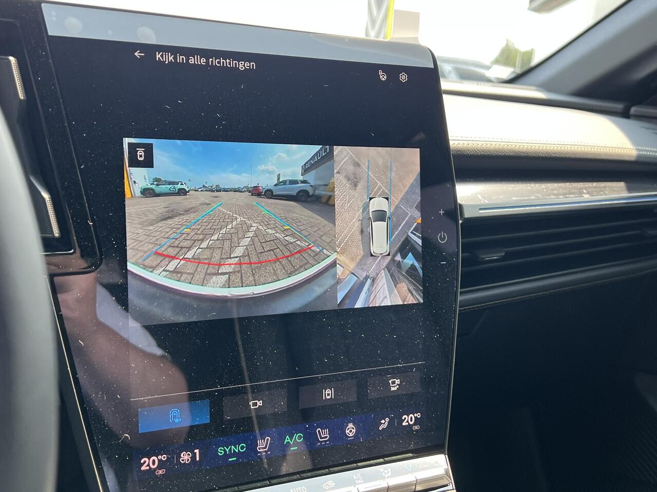 Renault MEGANE E-Tech comfort range iconic 60 kWh | Direct leverbaar | 360 graden camera | Stoel & stuur verwarming | Cruise adaptief | Harman & Kardon |