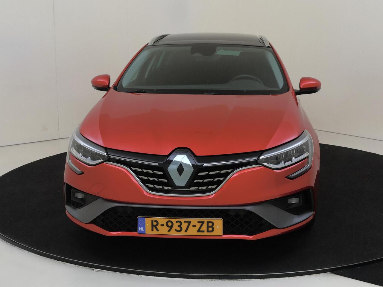 Renault MEGANE Estate 1.6 E-Tech Plug-In Hybrid 160 R.S. Line | AUTOMAAT |Panoramisch schuifkanteldak |Cruise & Climate Control |PDC voor & achter |Trekhaak |Bose Audio