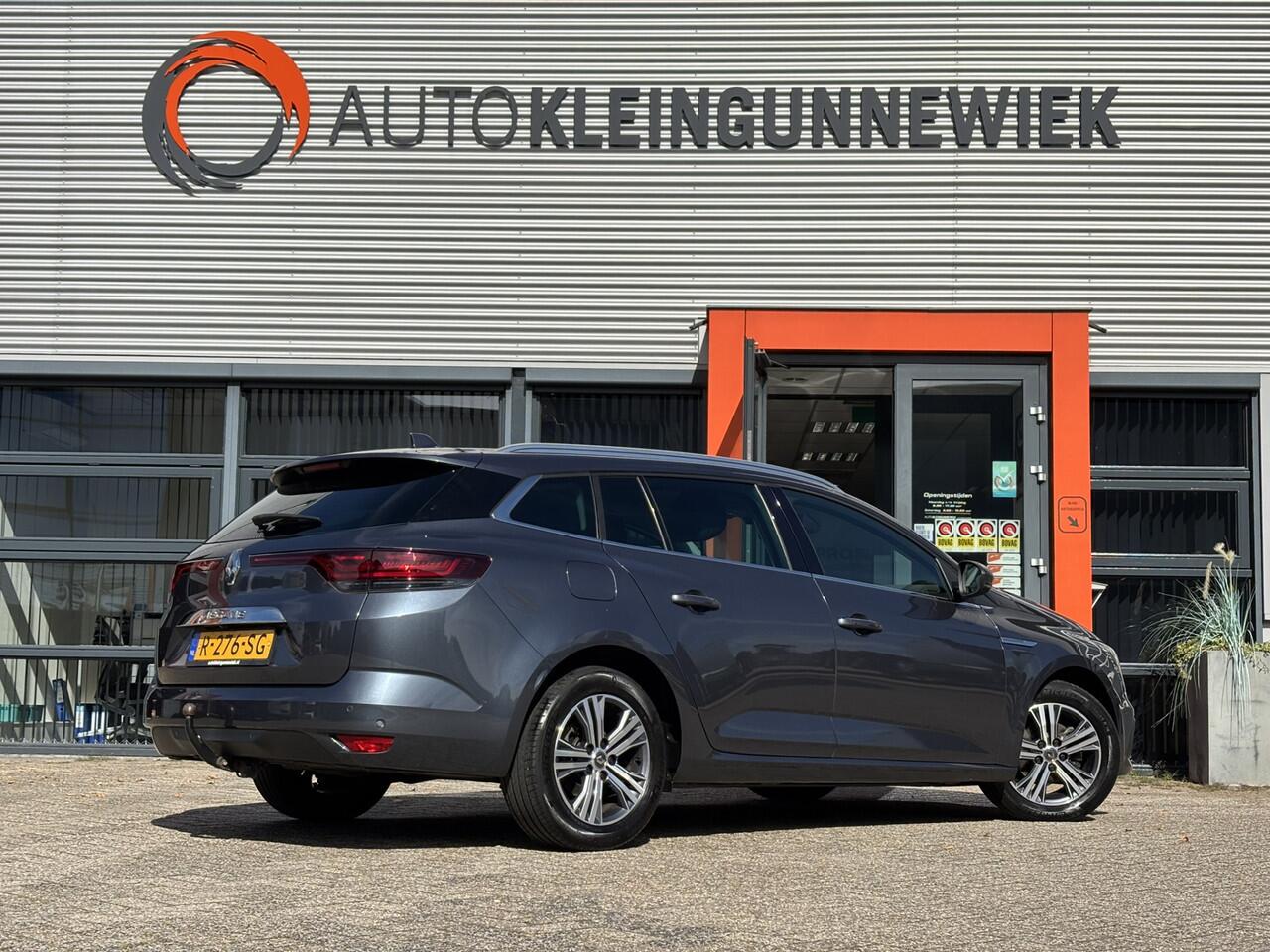Renault MEGANE Estate 1.3 TCe Intens / Head up Display / Trekhaak / Applecarplay/AndroidAuto / Stoel & Stuurverwarming /