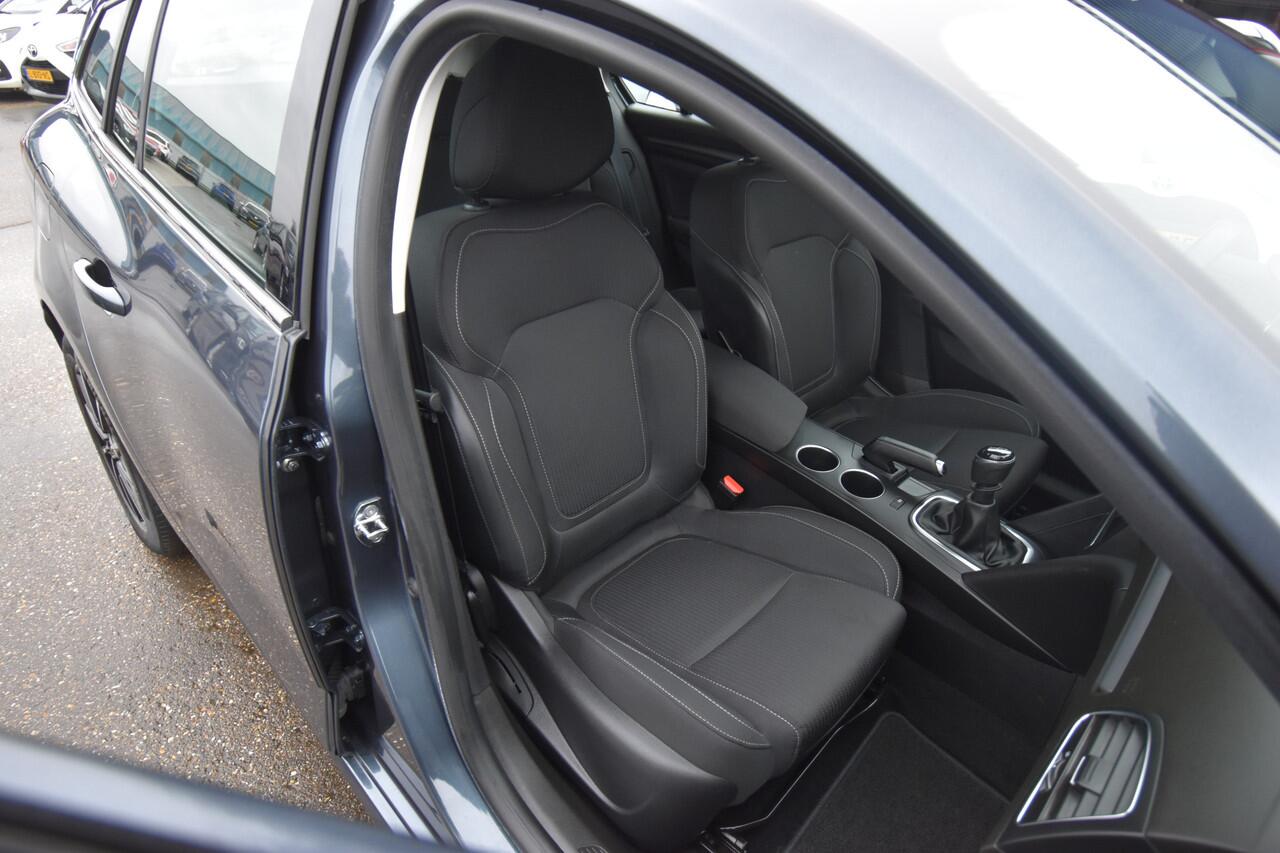 Renault MEGANE Estate 1.3 TCe Business Edition One , TREKHAAK , NAVI VIA APP , PDC A , LMV16 , LED KOPL , CR CONTR ,