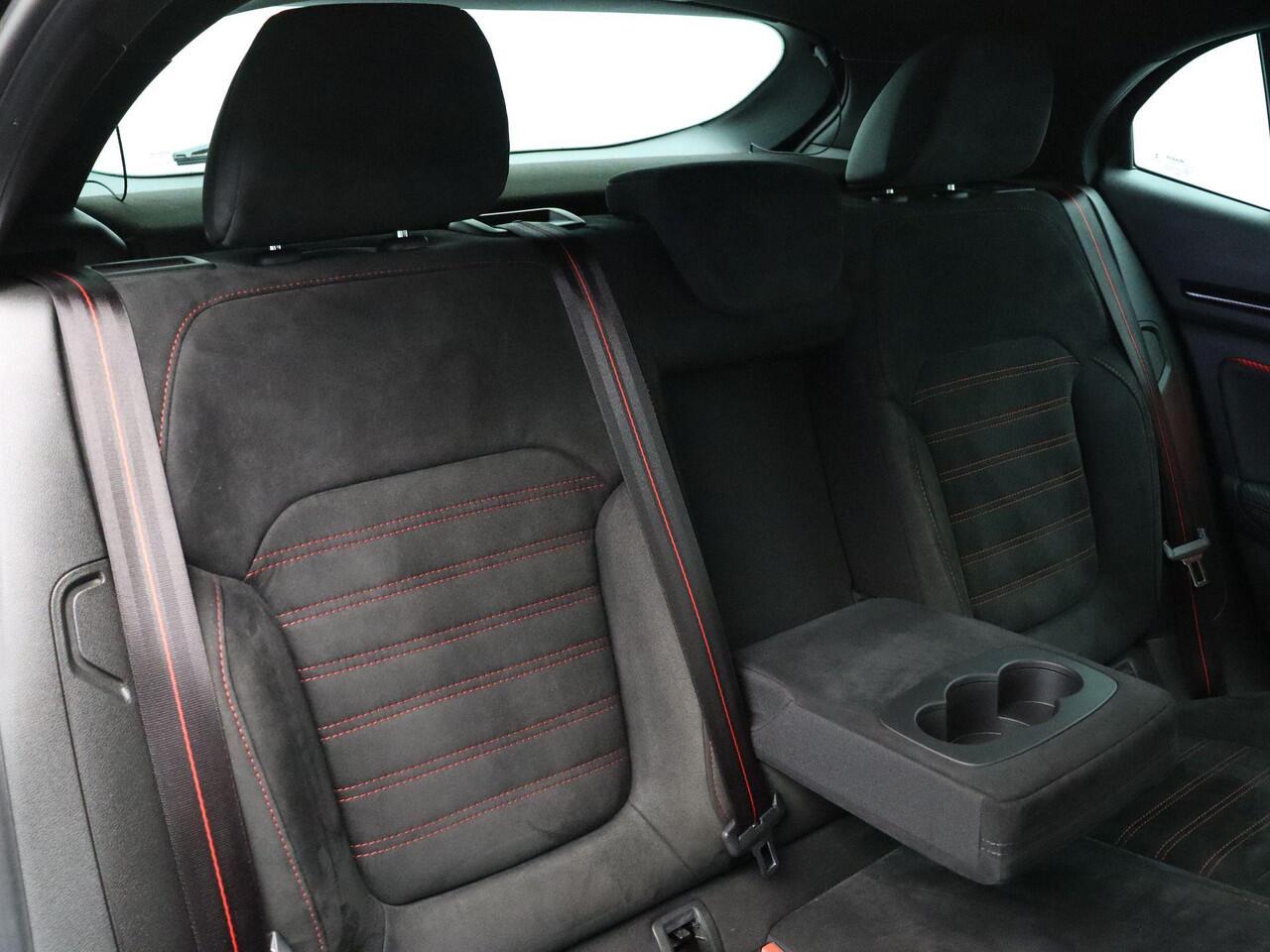 Renault MEGANE 1.8 TCe 300pk RS Trophy | Recaro Sportstoelen| Fujilight velgen | Dealer onderhouden | BOSE Audio | HUD |