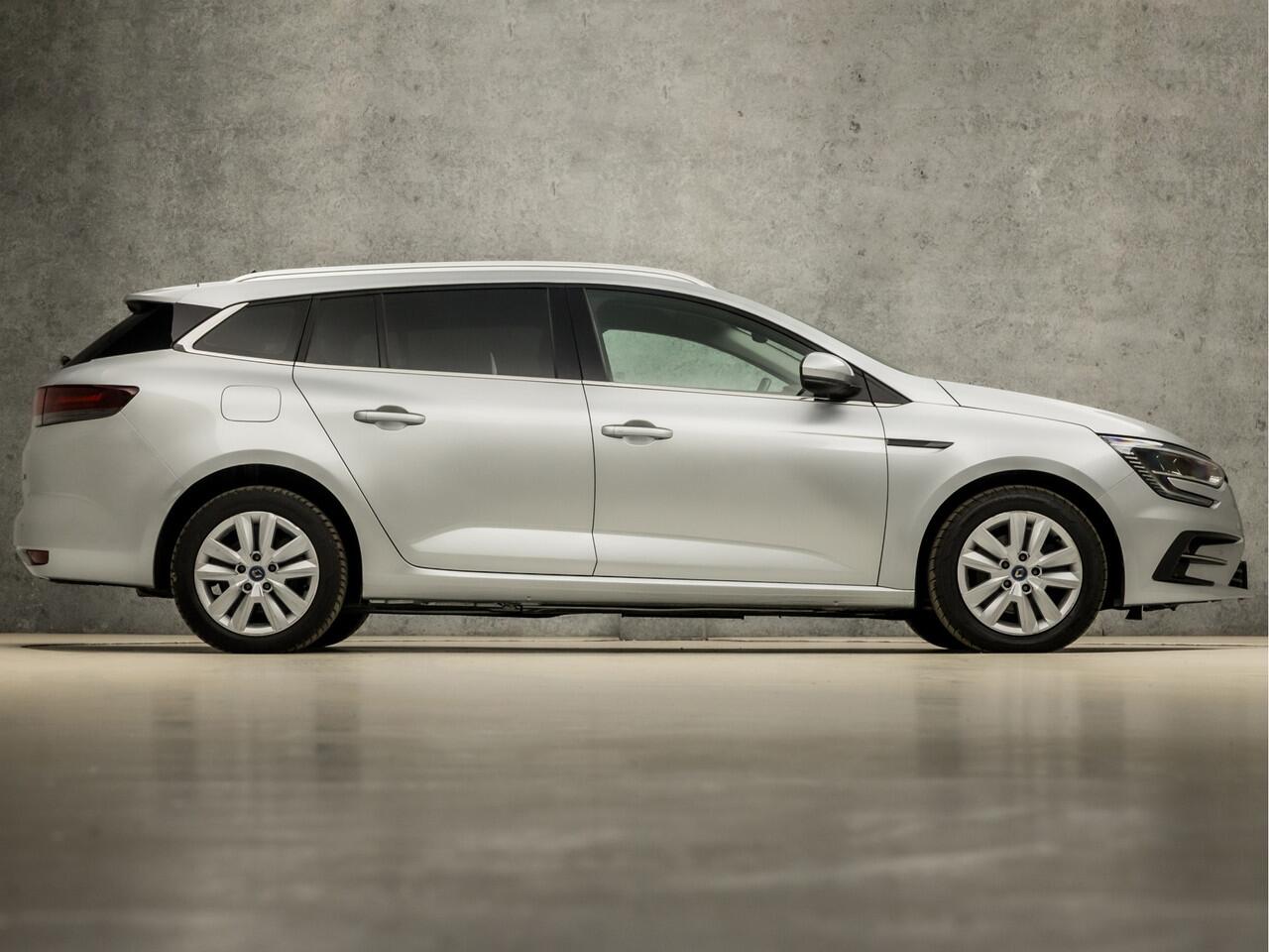 Renault MEGANE Estate 1.6 E-Tech Plug-In Hybrid Sport 160Pk Automaat (VIRTUAL COCKPIT, APPLE CARPLAY, GROOT NAVI, LED KOPLAMPEN, SPORTSTOELEN, PARKEERSENSOREN, CRUISE, NIEUWE APK, NIEUWSTAAT)
