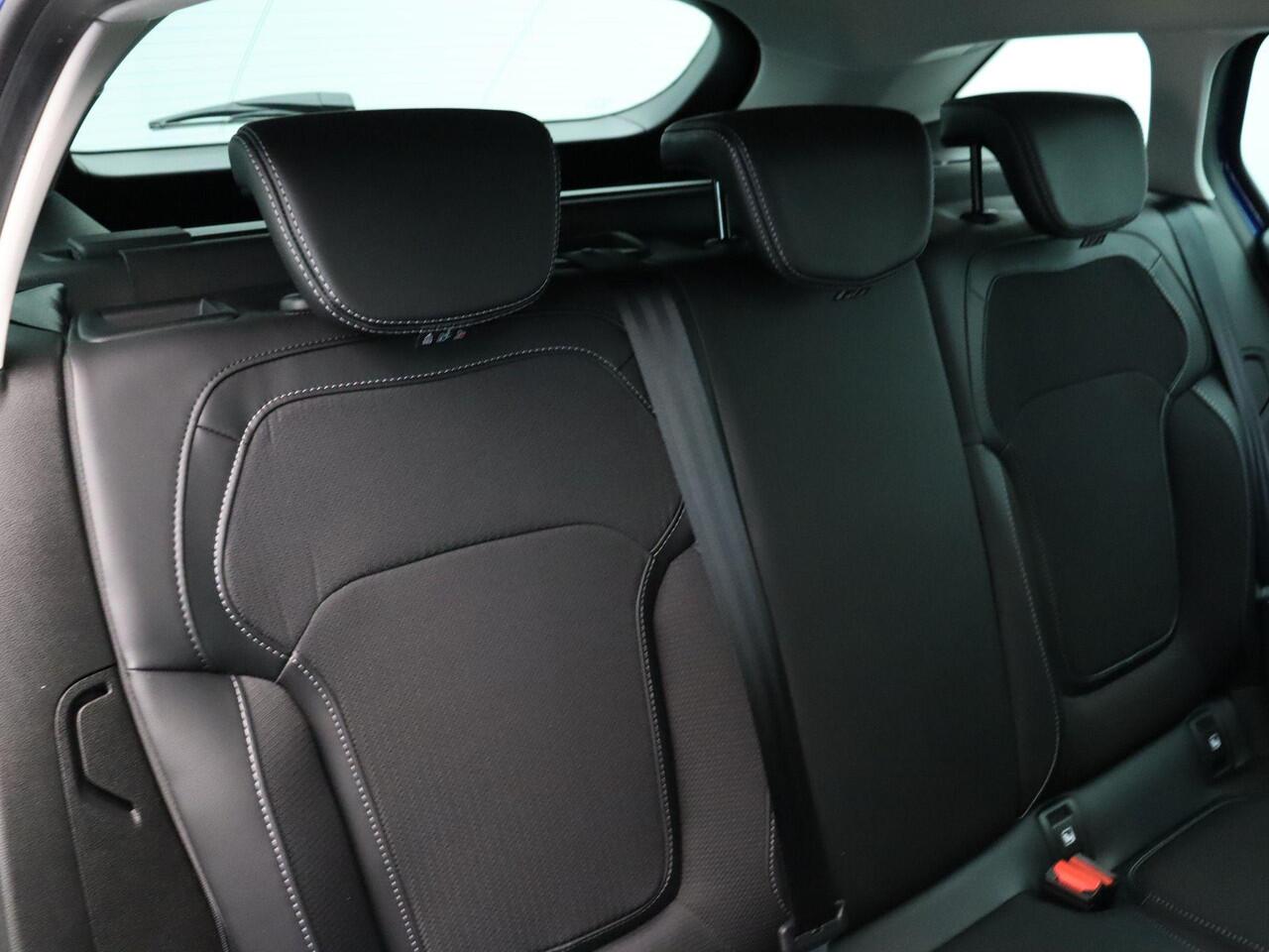 Renault MEGANE Estate TCe 140 Techno | Dode hoek | Achteruitrij camera | Clima | Navigatie | Stoel en stuurwiel verwarming | LED.