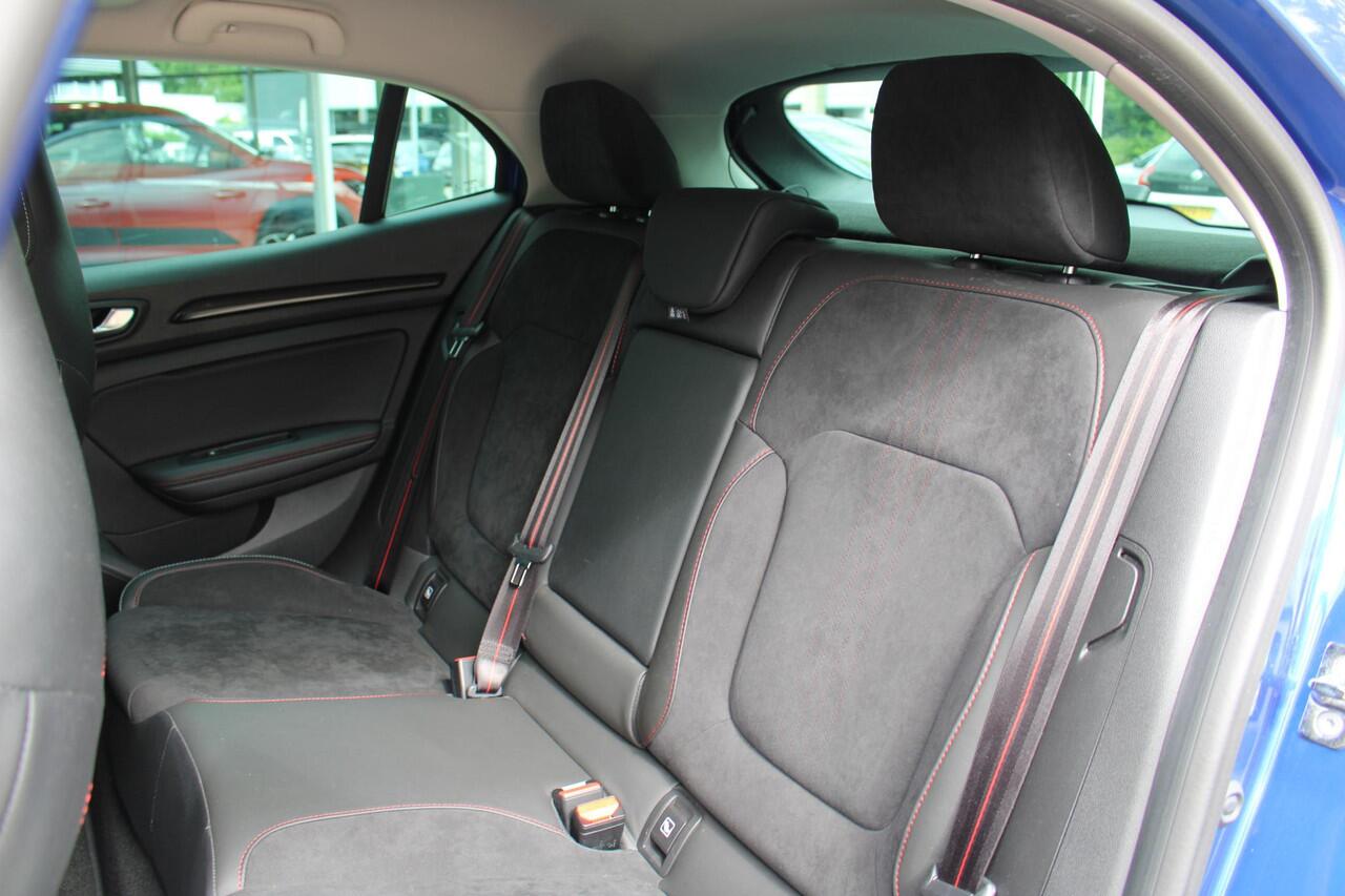 Renault MEGANE 1.6 Plug-In Hybrid 160 R.S. Line | Panoramadak | BOSE audio | Alcantara |