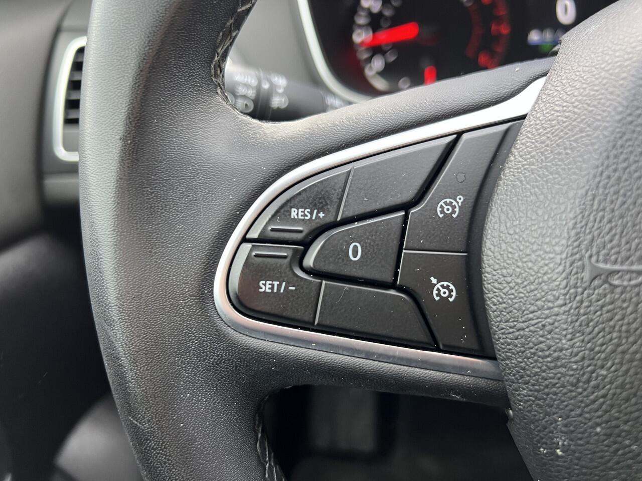 Renault MEGANE Tce Business / Trekhaak / Cruise / Camera / Applecarplay - Androiduato