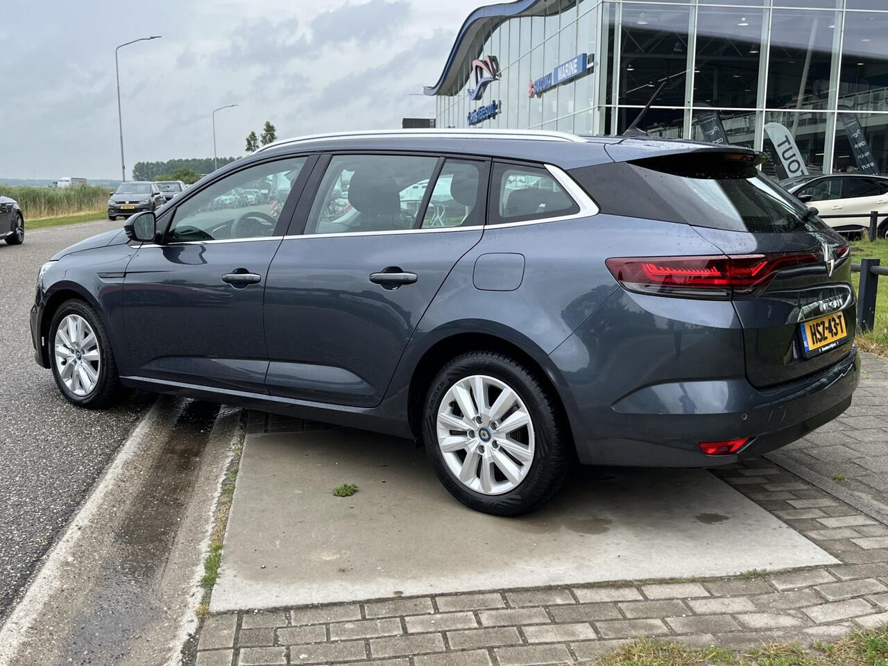 Renault MEGANE Estate 1.6 E-Tech Plug-In Hybrid 160 Business / Automaat / Apple Carplay - Android Auto / PDC V+A / Keyless / Climate /