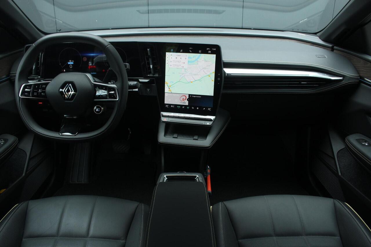 Renault MEGANE E-Tech EV60 Optimum Charge Iconic | Google Navigatie | Apple & Android Carplay | Parkeersensoren Voor & Achter | 360 Camera | Adaptieve Cruise Control | Privacy Glass | Lederen Bekleding | Keyless Entry |