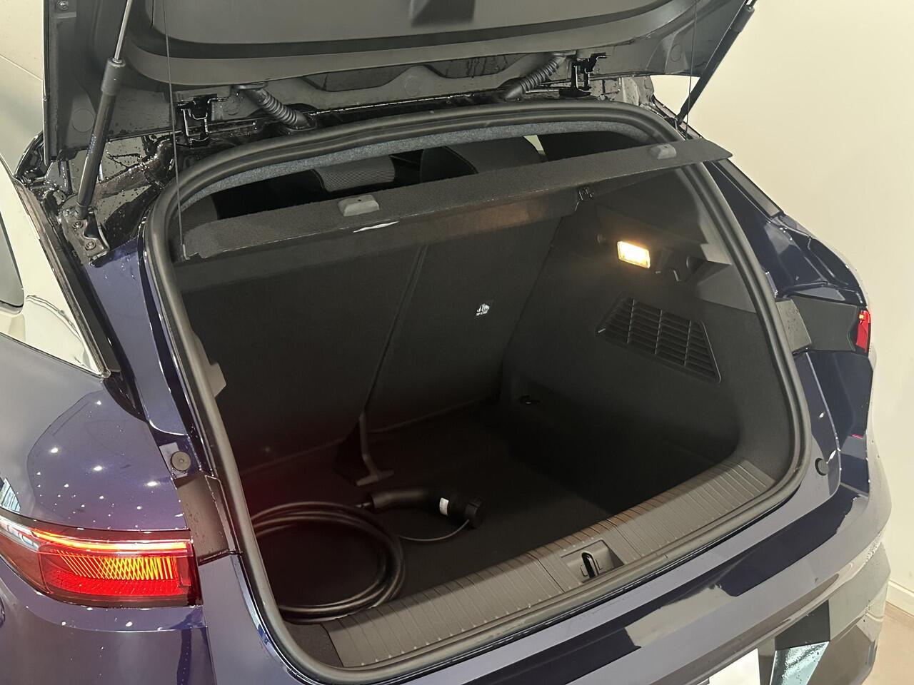 Renault MEGANE E-Tech Techno 220 Comfort Range 60 kWh | Pack Winter | Pack Advanced Drive Assist | Van: ¤ 43.059,- nu rijklaar voor: ¤ 39.445,-