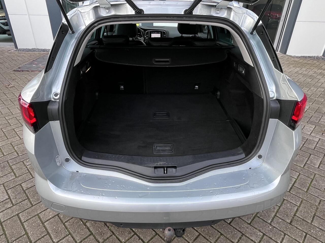 Renault MEGANE Estate 1.3 TCe 140 Techno | Pack Parking | Trekhaak | All seasonbanden