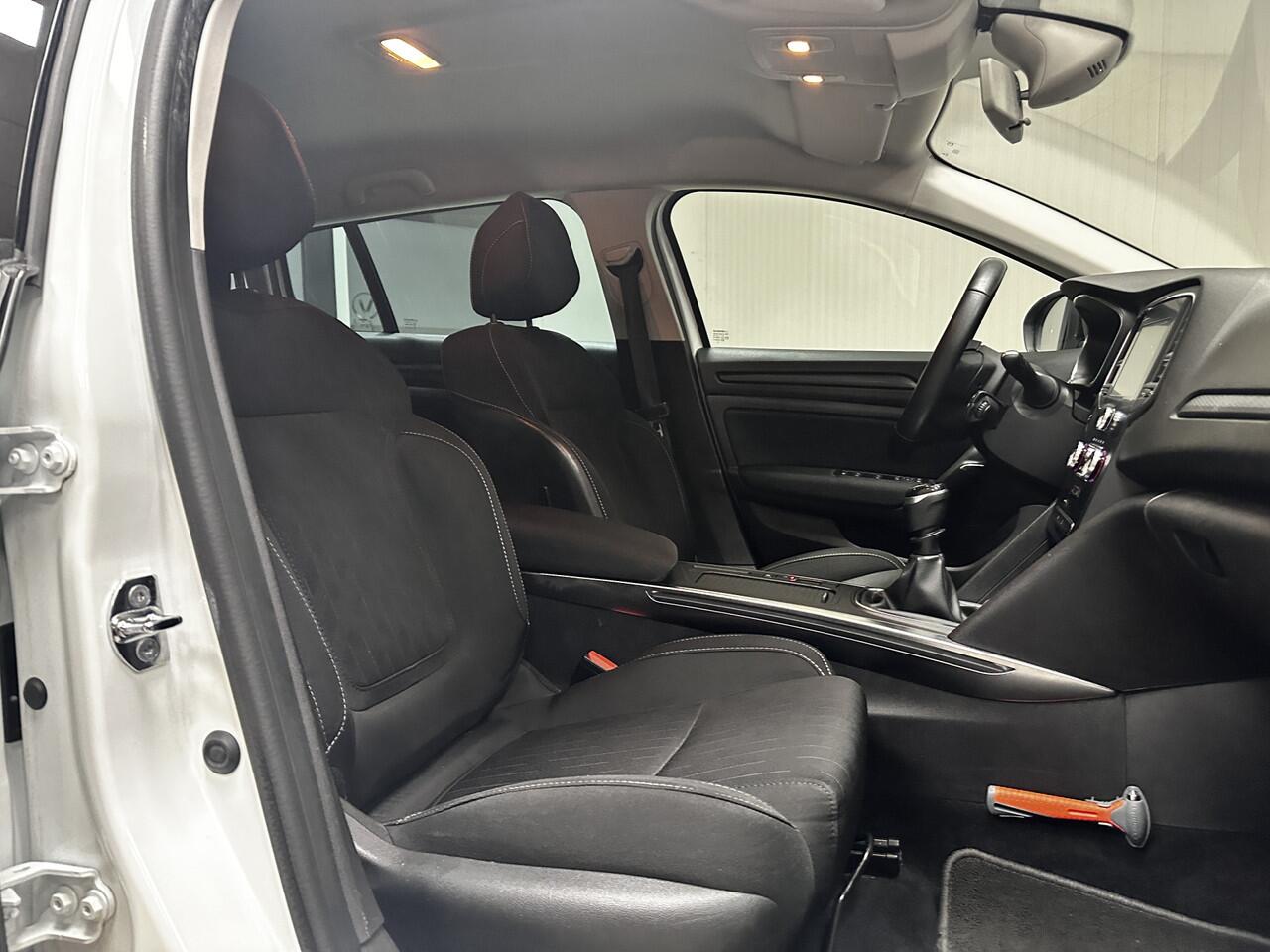 Renault MEGANE Estate 1.3 TCe Limited /Trekhaak! /Keyless /Apple + Android /DAB+! /Navi /Climat /Cruise /Elek. pakket /Bluetooth /Regensensor /16"LMV /Extra getint glas /PDC V+A /Mistlampen /Isofix /Armsteun.