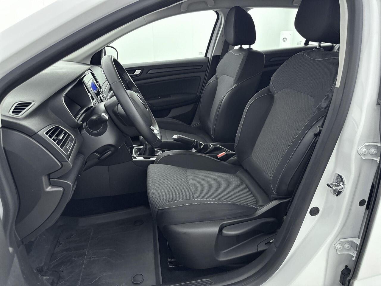 Renault MEGANE Estate 1.3 TCe 115Pk Business Zen | Trekhaak | Trekgewicht 1700KG! | Airconditioning | Parkeersensoren Achter | Cruise Control |