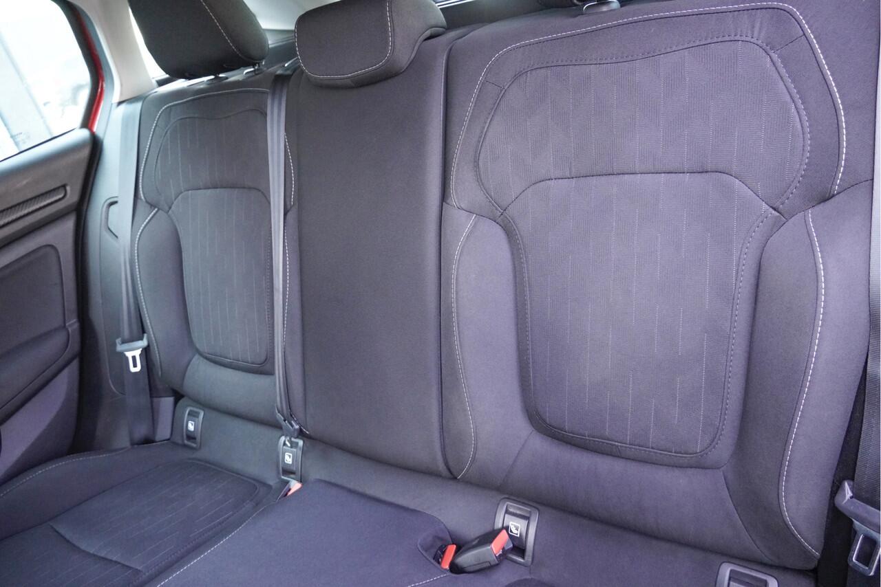 Renault MEGANE Estate 1.5 Blue dCi Limited BJ2019 Lmv 16" | Led | Pdc | Navi | Keyless entry | Trekhaak | Climate control | Cruise control | Extra getint glas