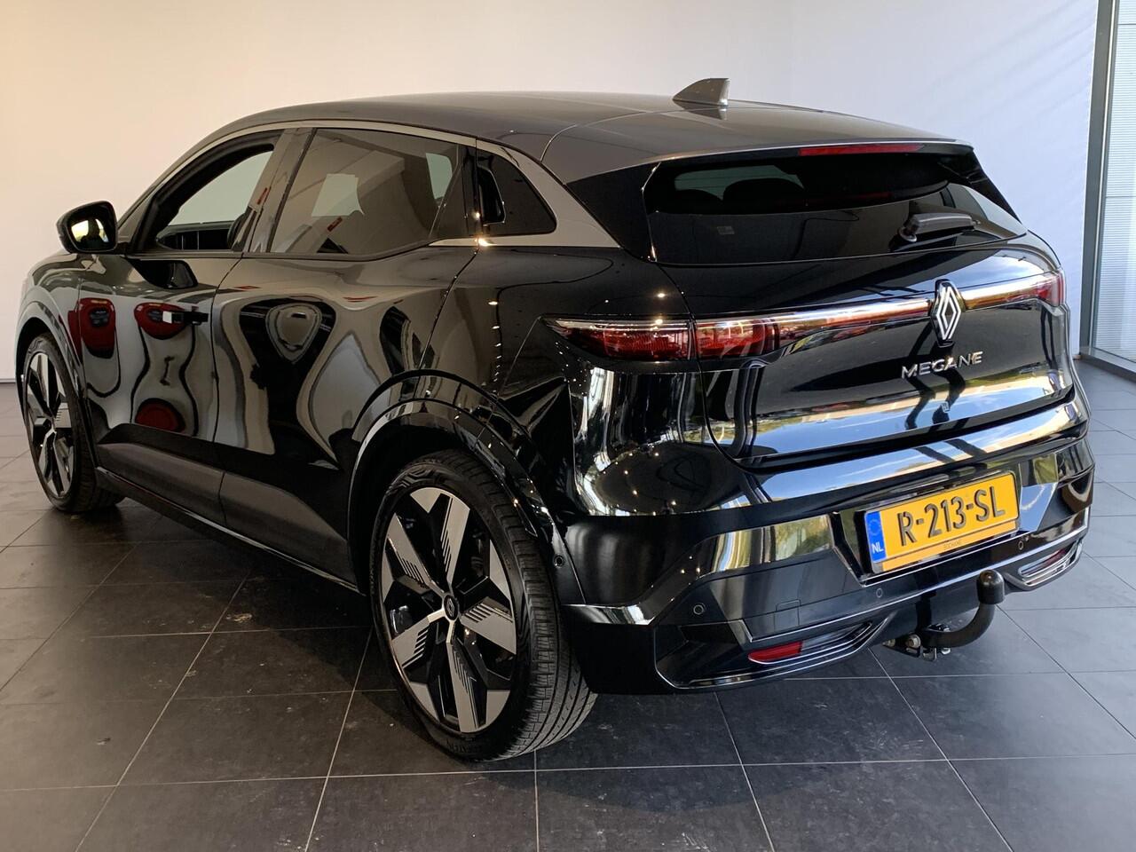 Renault MEGANE E-Tech EV60 Optimum Charge Iconic | ADAPTIVE CRUISECONTROL | 360 CAMERA | STOEL-/STUURVERWARMING | TREKHAAK | BLIS