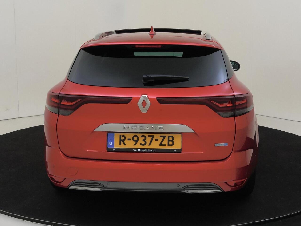 Renault MEGANE Estate 1.6 E-Tech Plug-In Hybrid 160 R.S. Line | AUTOMAAT |Panoramisch schuifkanteldak |Cruise & Climate Control |PDC voor & achter |Trekhaak |Bose Audio