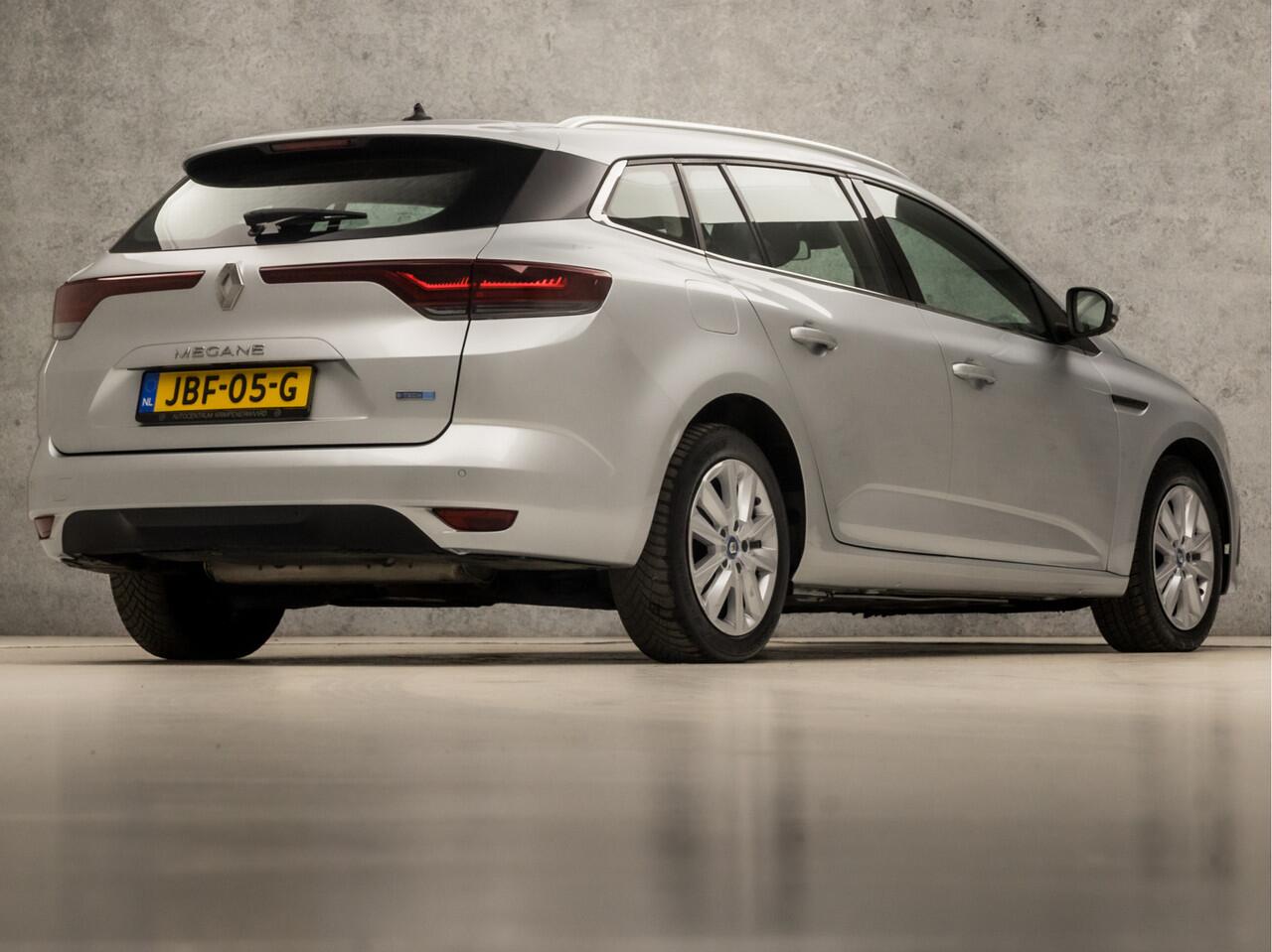 Renault MEGANE Estate 1.6 E-Tech Plug-In Hybrid Sport 160Pk Automaat (VIRTUAL COCKPIT, APPLE CARPLAY, GROOT NAVI, LED KOPLAMPEN, SPORTSTOELEN, PARKEERSENSOREN, CRUISE, NIEUWE APK, NIEUWSTAAT)