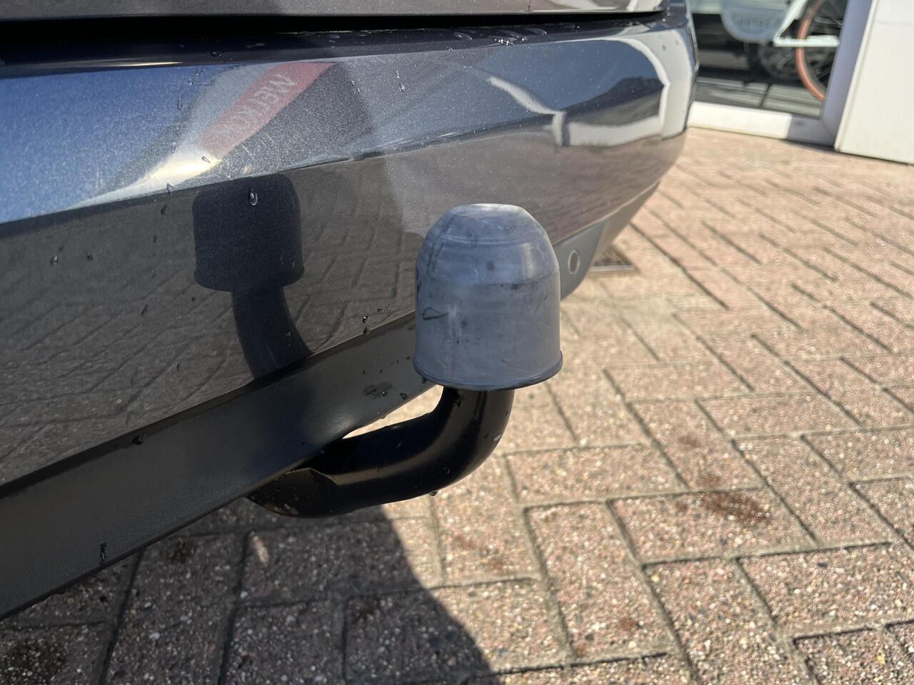 Renault MEGANE Estate 1.3 TCe Limited Trekhaak, Navigatie, Parkeersensoren, Climate control