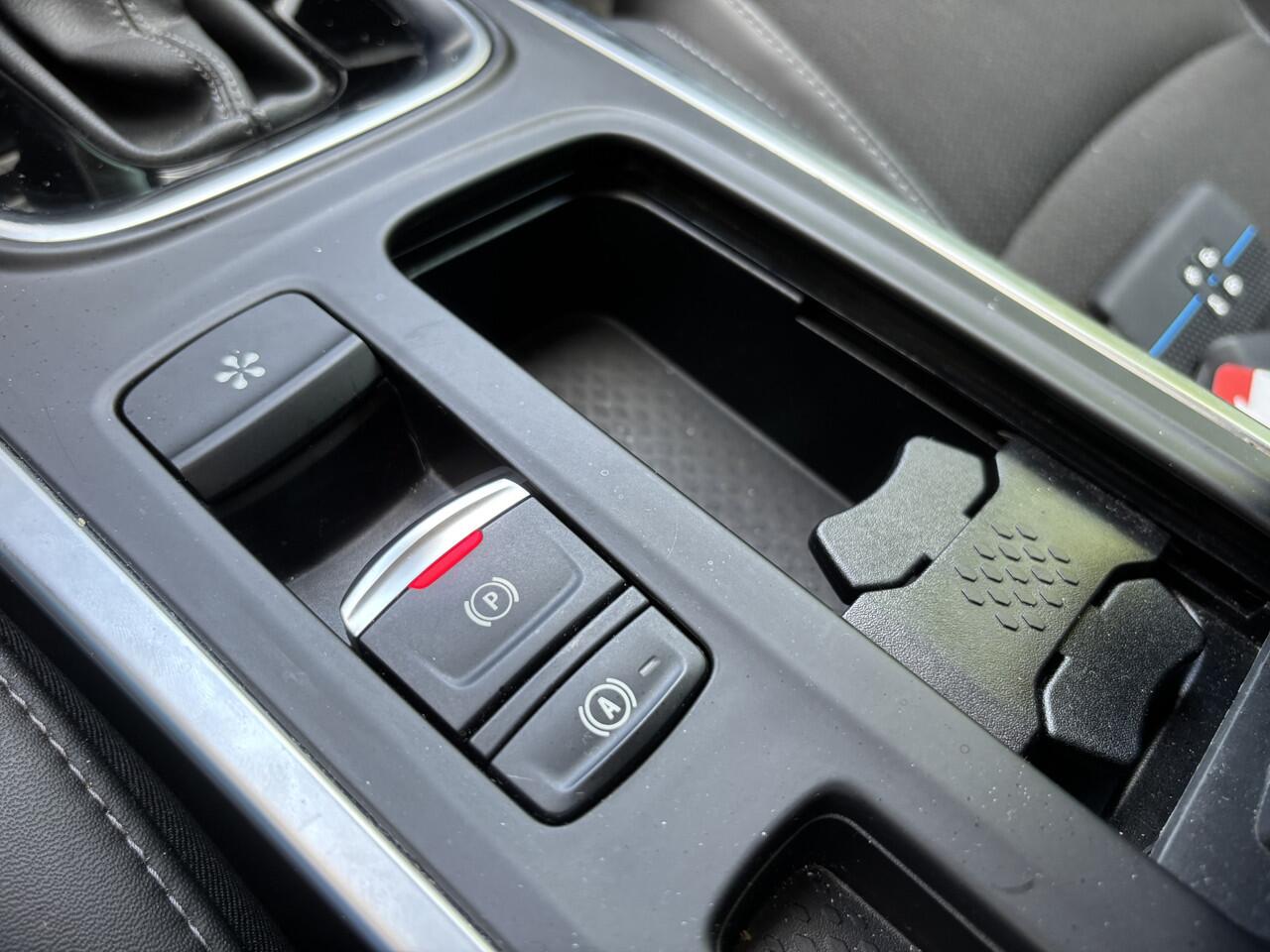 Renault MEGANE Estate 1.6 E-Tech Plug-In Hybrid 160 R.S. Line | Stuur en Stoel Verwarming | Parkeer Assist | Head Up Display