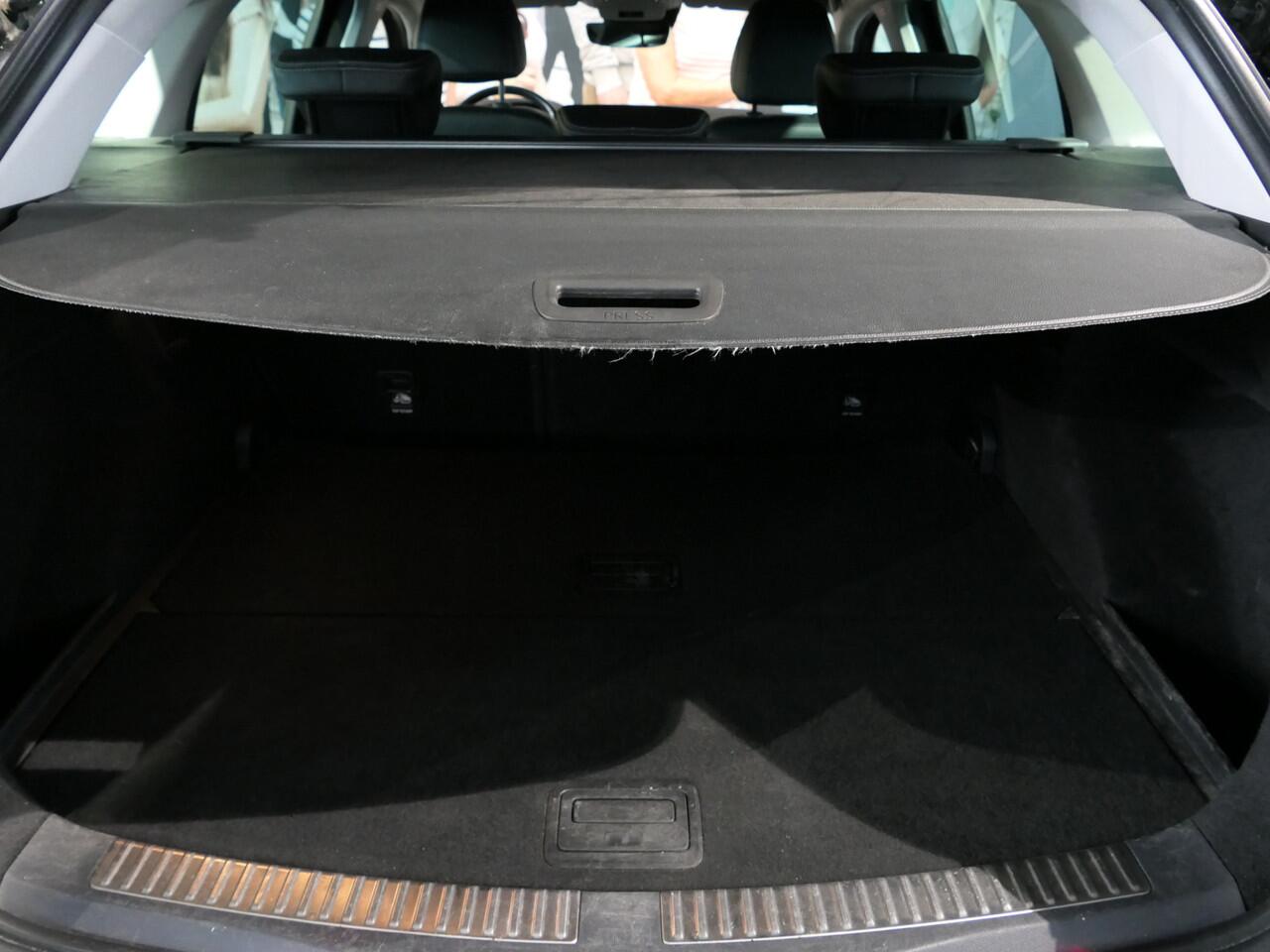 Renault MEGANE Estate 1.3 TCe Intens Dode hoek - Trekhaak - Headup display - Parkeerassistent