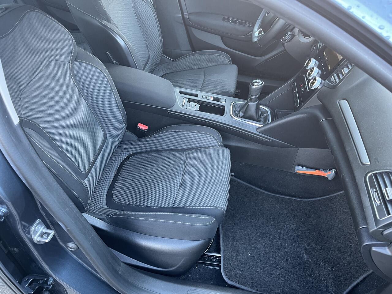 Renault MEGANE Estate 1.3 TCe 140 Equilibre Led / Clima / LMV 50%deal 8475,- ACTIE