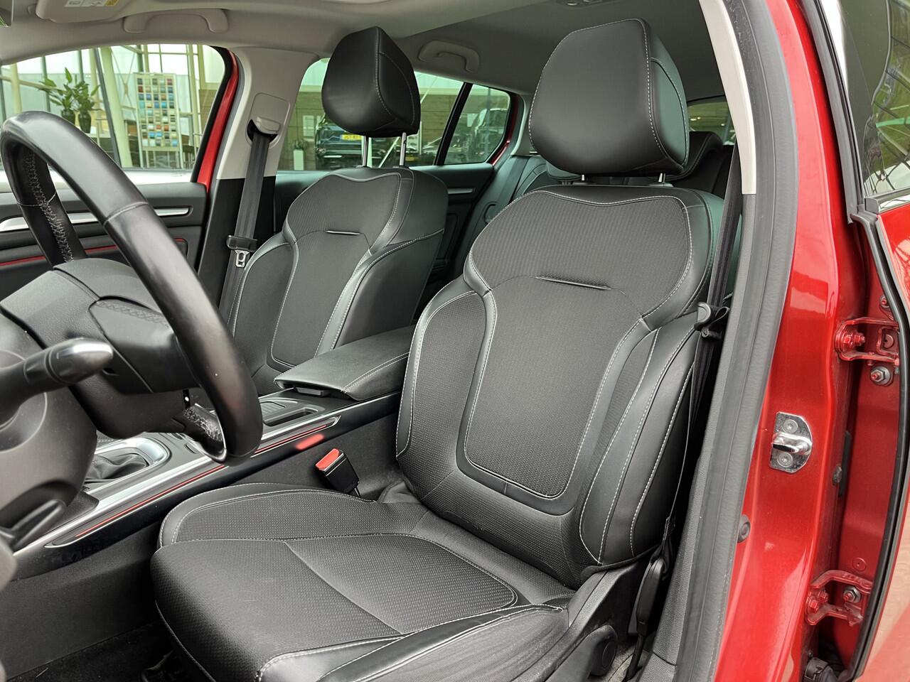 Renault MEGANE Estate 1.5 Blue dCi Intens / Automaat / Camera / Apple Carplay - Android Auto / Bose / Keyless / 16'' LMV /