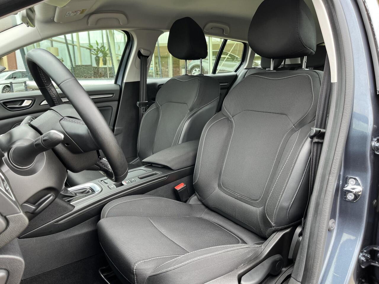 Renault MEGANE Estate 1.6 E-Tech Plug-In Hybrid 160 Business / Automaat / Apple Carplay - Android Auto / PDC V+A / Keyless / Climate /