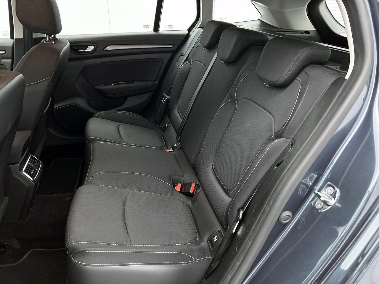 Renault MEGANE Estate 1.3 TCe 141PK Automaat Zen / Trekhaak / Navigatie / Pdc.A / Airco-ecc./ Xenon / Apk 11-2026